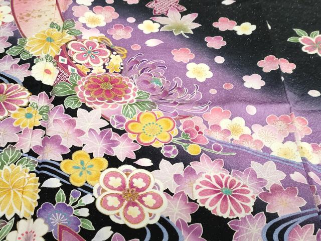 平和屋着物●豪華振袖 手毬草花文 黒地 金彩 銀通し地 正絹 逸品 DABF1240ud