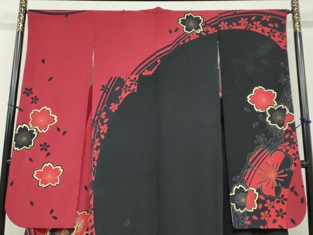 平和屋着物●豪華振袖 舞桜文 黒地 金彩 正絹 逸品 DABF1272ud