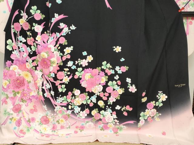 平和屋着物●豪華振袖 草花文 苺 暈し染め 黒地 金彩 正絹 逸品 DABF1450ud
