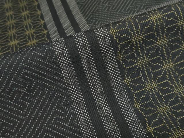 平和屋着物●本場大島紬 7マルキ 変わり格子文 正絹 逸品 DABF1487ud