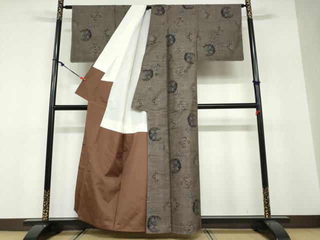 平和屋着物●本場大島紬 古代染色純泥染 草花丸文 証紙付き 隈元信儀作 正絹 逸品 未使用 DABF1529ud