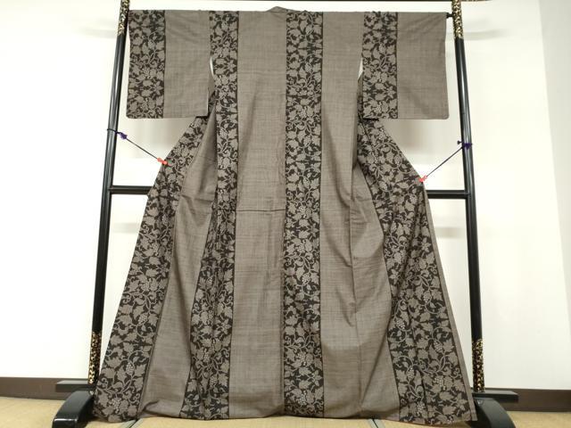 平和屋着物●本場大島紬 9マルキ 葡萄蔦の葉文 正絹 逸品 DABF1583ud