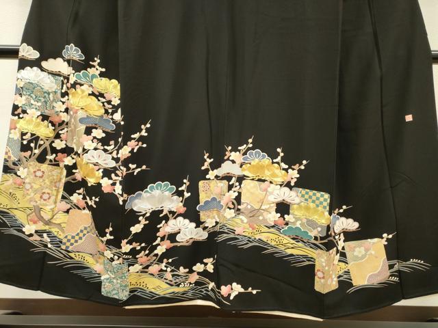 平和屋着物▼豪華黒留袖 作家物 駒刺繍 地紙枝花松文 金彩 正絹 逸品 DABF2882fe