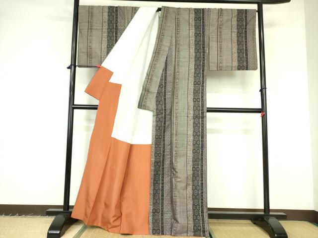 平和屋着物●本場大島紬 9マルキ 亀甲花間道 正絹 逸品 DABF3171op