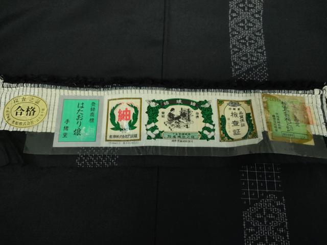 平和屋着物●結城紬 奥順 はたおり娘 80亀甲 飛び亀甲柄 間道 黒地 やまと誂製 証紙付き 正絹 逸品 DABF7743ps