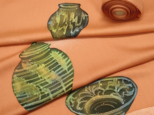 平和屋着物▼付下げ 反物 着尺 ろうけつ染め 陶器花文 金彩 逸品 未使用 DABF8218we