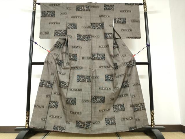 平和屋着物●本場大島紬 9マルキ 横段動物文 正絹 逸品 DABG2332ud