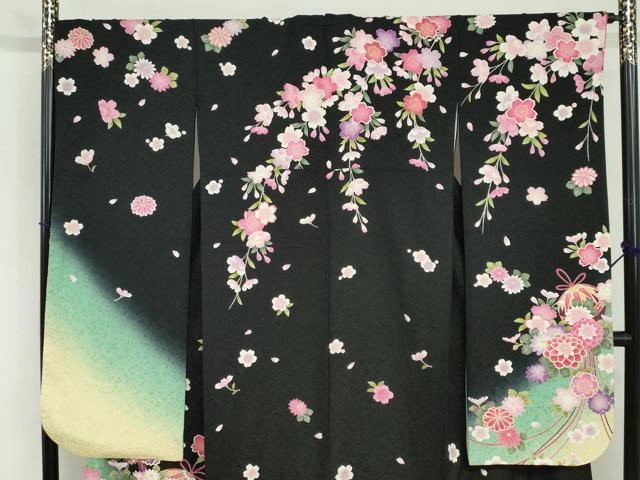 平和屋着物●豪華振袖 手毬草花文 暈し染め 黒地 金通し地 正絹 逸品 DABG2432ud