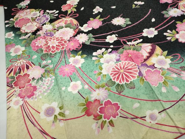 平和屋着物●豪華振袖 手毬草花文 暈し染め 黒地 金通し地 正絹 逸品 DABG2432ud