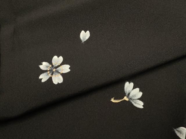 平和屋着物●京友禅作家 伊藤美智夫 小紋 舞桜文 黒地 正絹 逸品 未使用 DABG3746du
