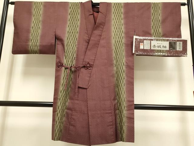 平和屋着物▽十日町 名門青柳謹製 櫛引織 赤城紬 草木染 道中着 スリーシーズン 春夏秋 塵除け 間道 草木染 証紙付き 正絹 逸品 DABG3805du