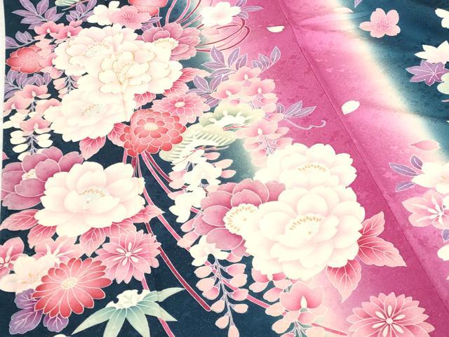 平和屋着物●豪華振袖 駒刺繍 牡丹 舞桜 暈し染め 金通し地 正絹 逸品 DABH0400op