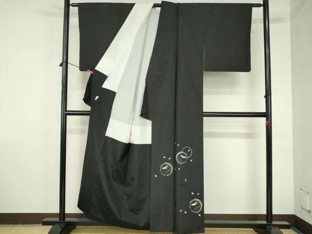 平和屋着物●本場大島紬 訪問着 刺繍 舞桜 跳び兎 立波文 黒地 金糸 正絹 逸品 DABH0765op