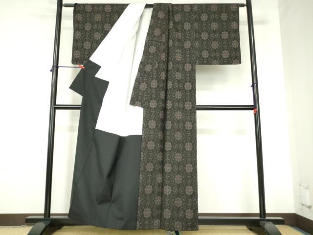 平和屋着物●本場大島紬 9マルキ 古代染色 純泥染 花唐草文 有村紬工場謹製 上代78万 証紙付き 正絹 逸品 DABH0845op