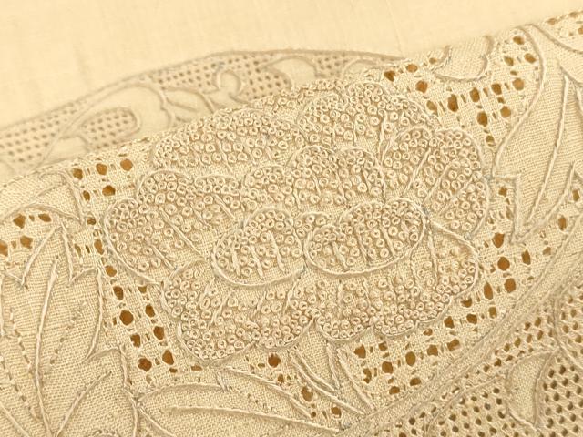 平和屋着物●中国三大刺繍 相良刺繍 総刺繍 名古屋帯 結城紬 帯反物 花絵皿文 蜂蜜色 証紙付き 逸品 未使用 DABH3693zy