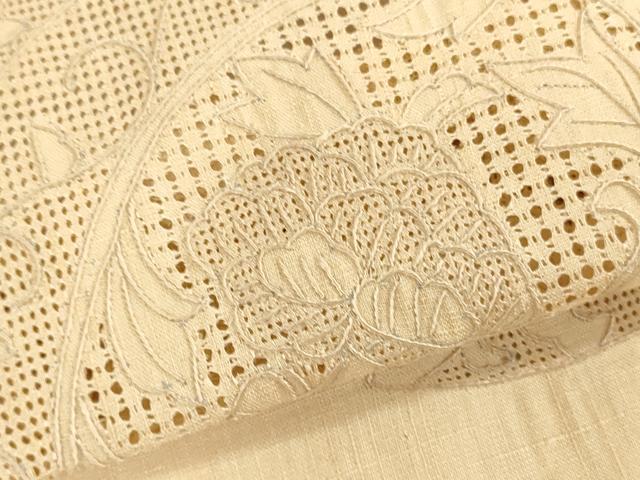 平和屋着物●中国三大刺繍 相良刺繍 総刺繍 名古屋帯 結城紬 帯反物 花絵皿文 蜂蜜色 証紙付き 逸品 未使用 DABH3693zy