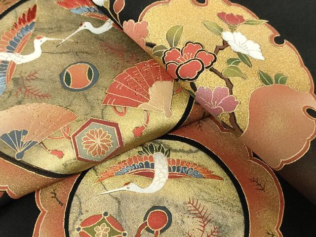 平和屋着物▼羽織・コート 反物 羽尺 刺繍 鏡裏飛鶴花文 金彩 暈し染め 黒地 逸品 未使用 DABH3895zy