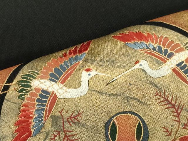 平和屋着物▼羽織・コート 反物 羽尺 刺繍 鏡裏飛鶴花文 金彩 暈し染め 黒地 逸品 未使用 DABH3895zy