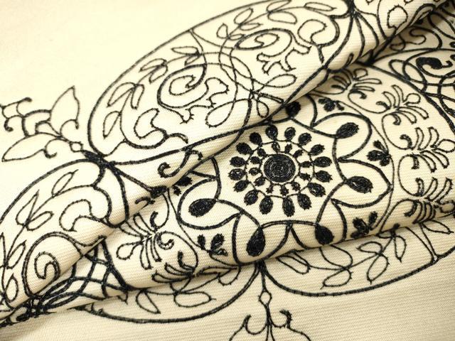平和屋着物▼太鼓柄袋帯 総刺繍 花絵皿文 銀通し地 正絹 逸品 DABH7697fe