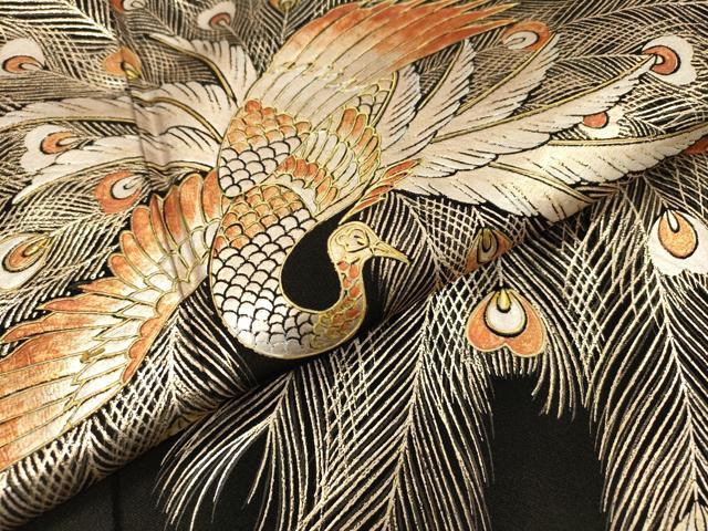 平和屋着物▼ちぎり絵女流作家 谷口妙絵 黒留袖 孔雀 金彩 正絹 逸品 DABH7721fe