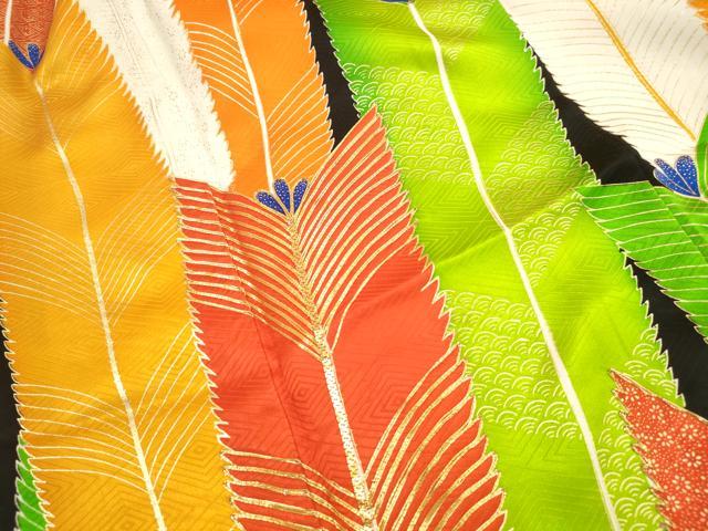 平和屋着物■豪華振袖 駒刺繍 矢羽松葉文 黒地 金彩 正絹 逸品 DABH8667qa