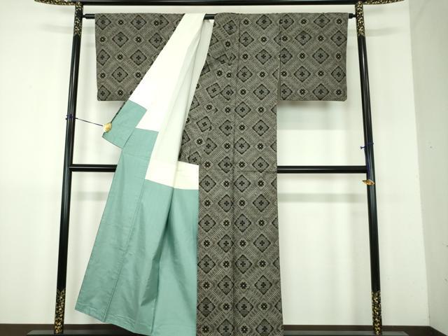 平和屋着物●本場大島紬 龍郷絣 花菱文 正絹 逸品 DABH9195ps