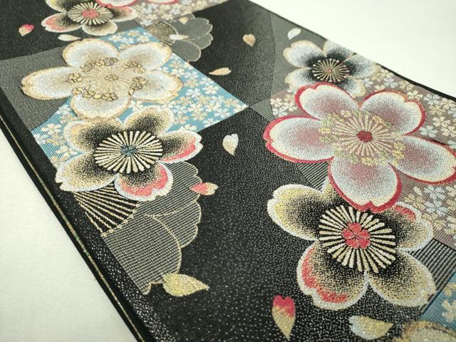 平和屋着物▼六通柄袋帯 市松舞桜 黒地 金銀糸 正絹 逸品 DABH9853ps