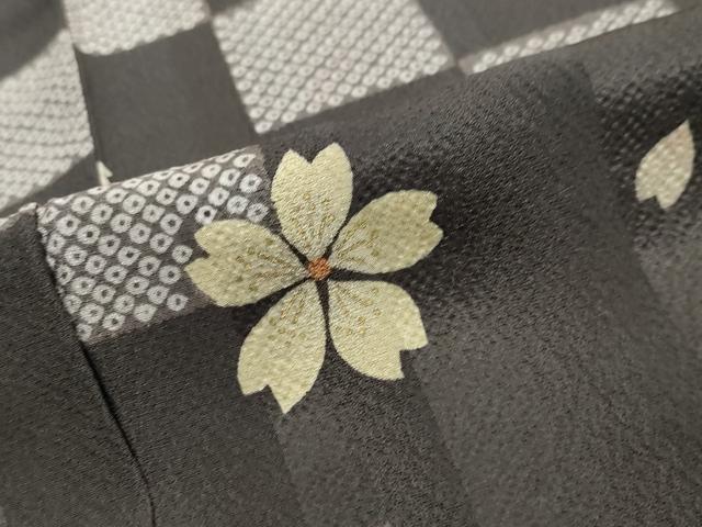 平和屋着物●上質な小紋 変わり格子舞桜文 金彩 正絹 逸品 DABI2390ud