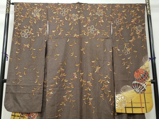平和屋着物●豪華振袖 駒刺繍 手毬花文 暈し染め 金彩 金通し地 正絹 逸品 DABI2587ud