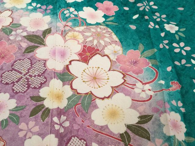 平和屋着物●豪華振袖 手毬草花文 暈し染め 金彩 金通し地 正絹 逸品 DABI2941ud