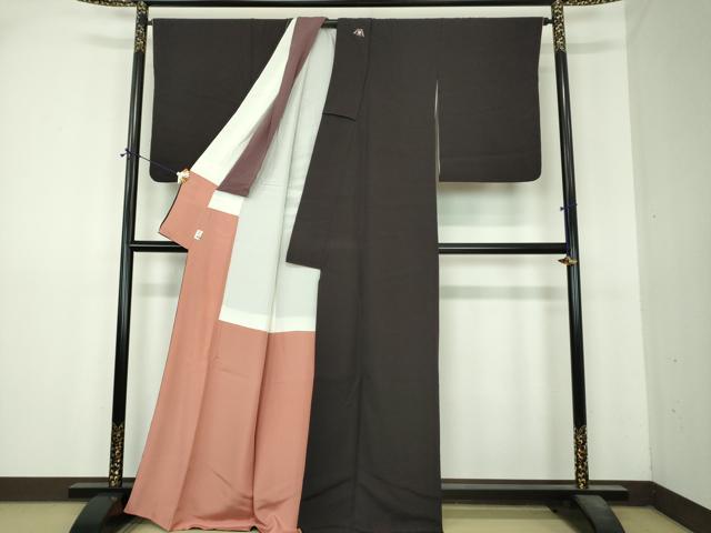 平和屋着物●世界的人形師 辻村寿三郎 ジュサブロー 色無地 ワンポイント 刺繍 兎 赤墨色 鬼しぼ縮緬 金糸 銀座世きね扱い 逸品 DABI6419