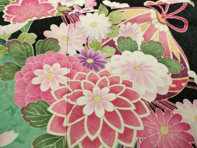 平和屋着物●豪華振袖 舞桜 薬玉花文 暈し染め 黒地 金彩 金通し地 正絹 逸品 DABI6424ps