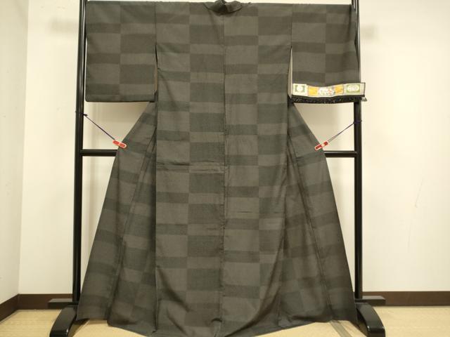 平和屋着物▽本塩沢 単衣 やまだ織 110亀甲 変わり市松文様 貝瀬キク作 証紙付き 正絹 逸品 DABJ6549du