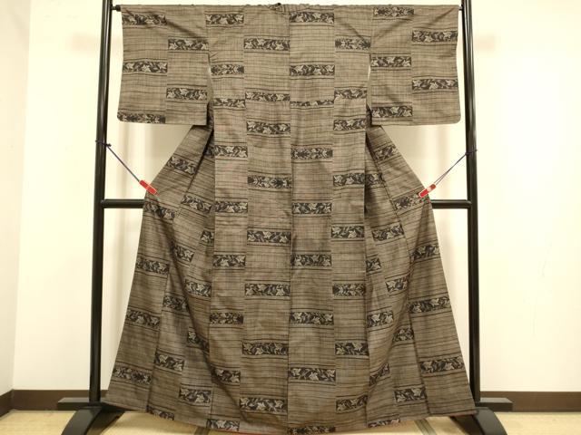 平和屋着物●本場大島紬 9マルキ 横段花文 正絹 逸品 DABJ6638du