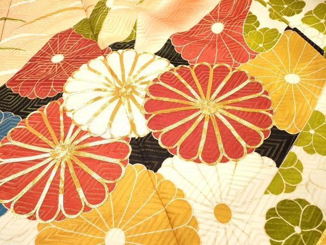 平和屋着物▼豪華振袖 駒刺繍 菊芝花文 暈し染 金彩 金通し地 正絹 逸品 DABJ7067fe