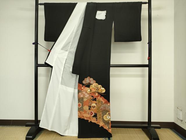 平和屋着物■豪華黒留袖 駒刺繍 吉祥花丸文 松竹梅 金彩 正絹 逸品 DABJ9248ya