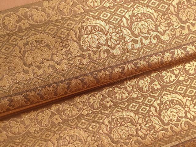 平和屋着物▼名古屋帯 帯反物 横段花唐草文 金糸 証紙付き 逸品 未使用 DABJ9850we