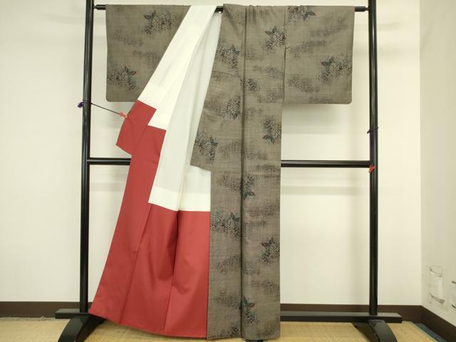 平和屋着物●本場大島紬 9マルキ 舞蝶芝草文 正絹 逸品 DABK2129op