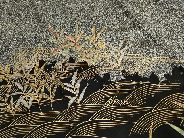 平和屋着物■訪問着 刺繍 立波草葉文 シルエット たたき染め 黒地 金銀彩 正絹 逸品 DABK6266qa