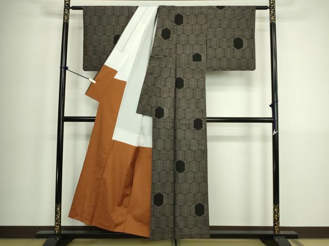 平和屋着物■本場大島紬 9マルキ 亀甲尽くし 正絹 逸品 DABK6865ya