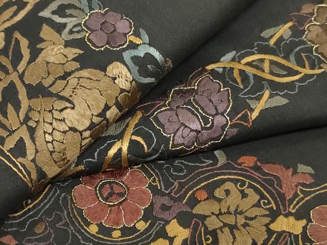 平和屋着物●付下げ 本場縞大島紬 解き反物 着尺 裁断済み 総刺繍 鳳凰草花文 黒地 金彩 逸品 DABK9130zy