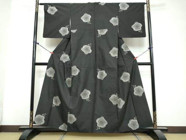 平和屋着物●本場大島紬 9マルキ 総絣 地空き 舞梅文 正絹 逸品 DABL1100ud
