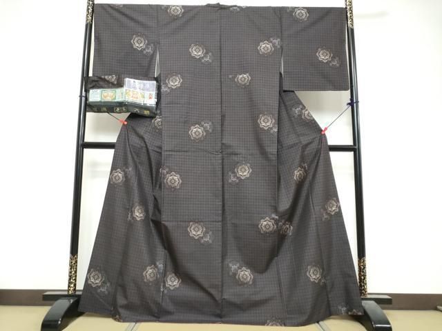 平和屋着物●本場大島紬 古代染色純泥染 9マルキ 総絣 舞花文 鈴乃屋扱い 窪田織物謹製 証紙付き 正絹 逸品 DABL1195ud