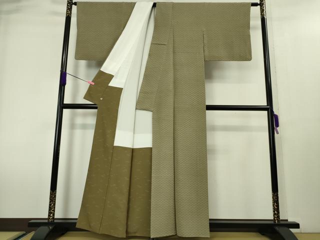 平和屋本店■極上 人間国宝 小宮康孝 江戸小紋 菊菱 西武百貨店扱い 肥後煤竹色地 反端・重ね衿付き 逸品 DZAA0992kh5 - 平和屋