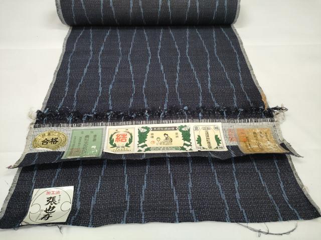 平和屋本店●極上 本場結城紬 重要無形文化財 反物 着尺 80亀甲 立涌文 三越扱い 証紙付き 逸品 未使用 DZAA11130kh5