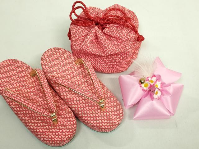 平和屋本店■極上 七五三 女の子 3歳 被布 草履 巾着 髪飾り 小物セット 茜色 箱付き 逸品 未使用 DZAA11383kh5