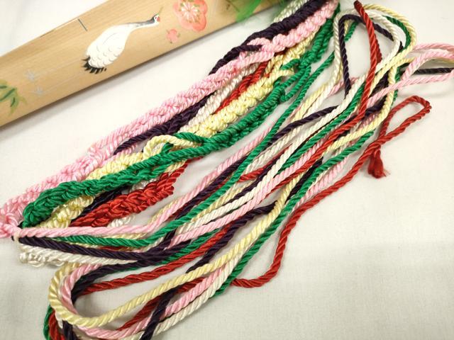 平和屋本店■和装小物 檜扇 十ニ単用 扇子 手描 松竹梅 流水枝松鶴文 平安装束 六色飾り紐 糸花 11橋 箱付 逸品 DZAA11502kh5
