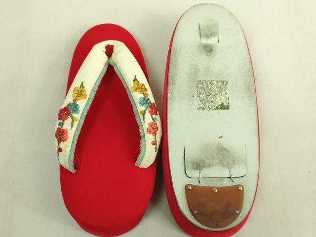 平和屋着物●極上 和装小物 女の子 草履 刺繍 枝梅 伊と忠 箱付き 逸品 DZAA12342kh6