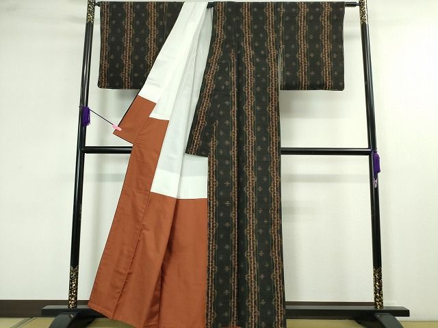 平和屋本店■極上 国指定重要無形文化財 本場久米島紬 草木染 泥染 手織 証紙付き 逸品 未使用 DZAA1966kh4 - 平和屋
