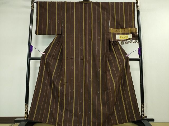 平和屋本店■希少 無形文化財 本場黄八丈 黒八丈絣 近藤傳 草木染 手織 紬 証紙付き 逸品 未使用 DZAA2128kh4 - 平和屋